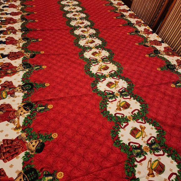 Wilton Court Christmas Holiday Tablecloth Marching Band Instrument Bears Soldier - Picture 10 of 11